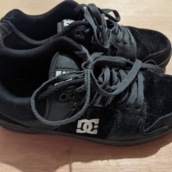 DC Skater Shoes - Picture 2 of 4